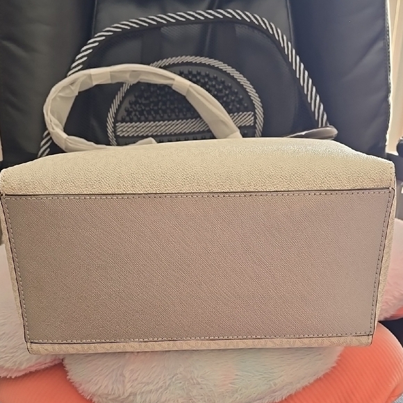Michael Kors White With Silver Tote Bag - Picture 8 of 9